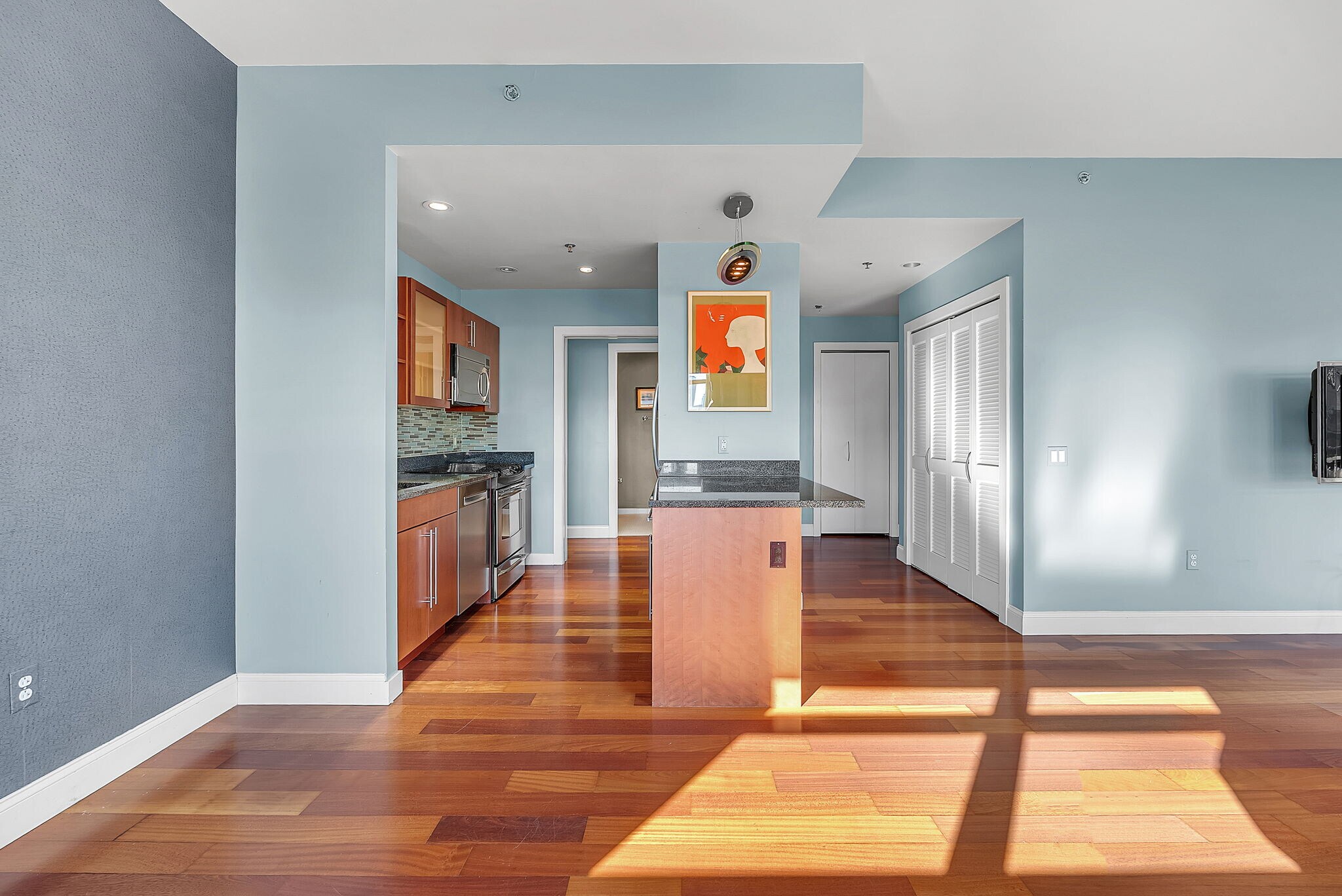 Building Photo - 17 Otis St