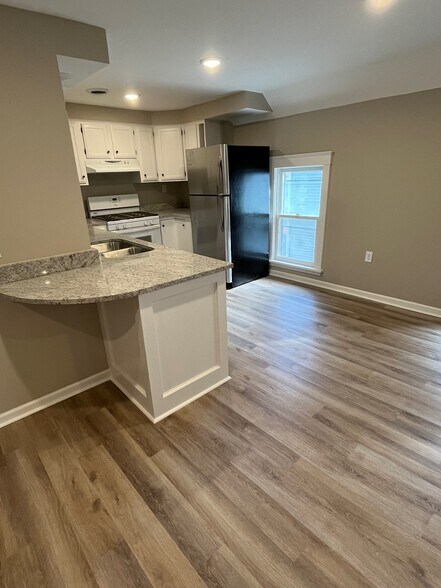 Building Photo - 2317 Polk St NE