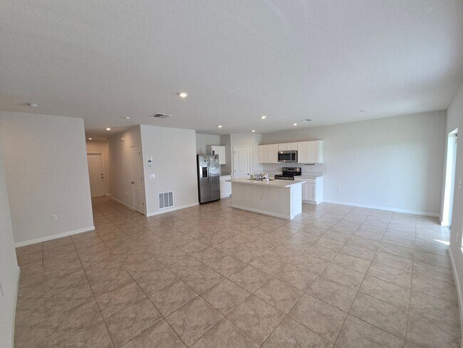 Building Photo - 3 bed 2 bath home
