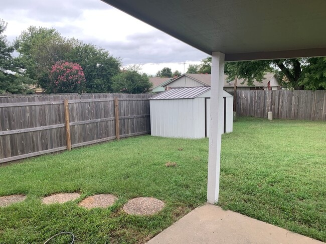 Building Photo - Well Maintained Home In Glenpool!