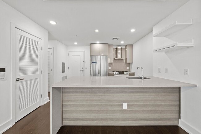 Primary Photo - 201 Marin Blvd