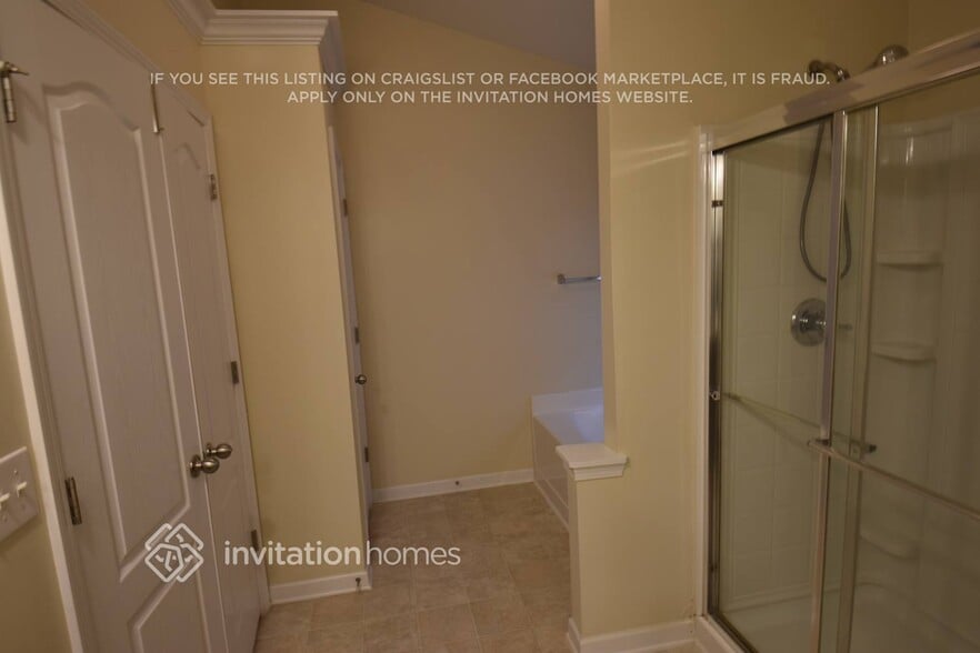 Building Photo - 1320 Martins Down Dr SE