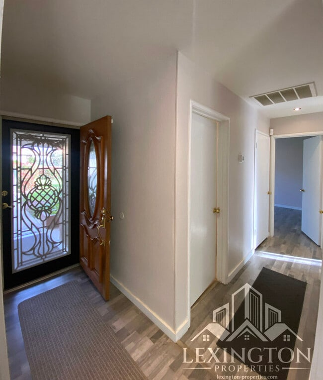 Building Photo - Beautiful, 3BD/2BA, Home available in Sacramento off Madison Ave. and Auburn Blvd.