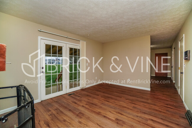 Building Photo - 463 Sherwood Downs S