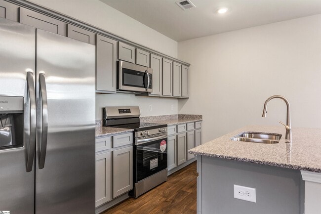 Building Photo - 137 Foundation Wy