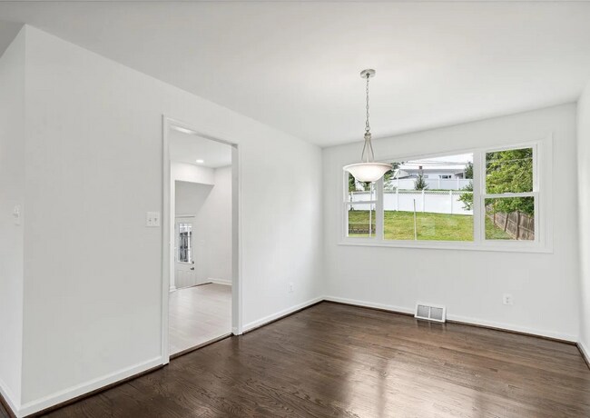 Building Photo - 5522 Lanham Way