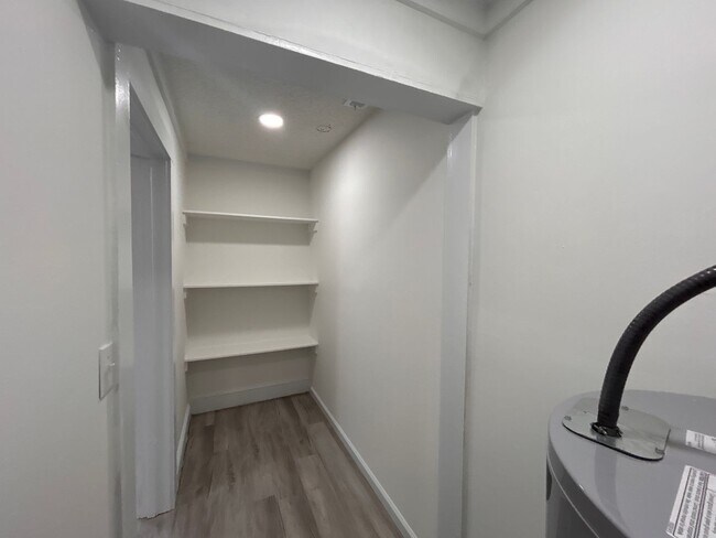 Building Photo - 308 W Kivett St