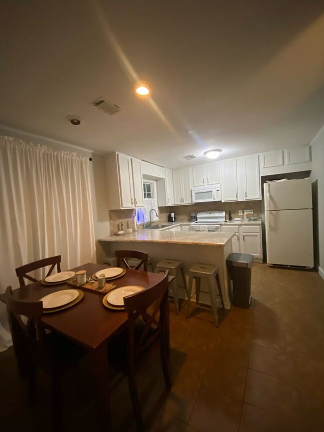 Building Photo - Three bedroom two bath
