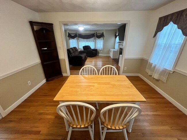 Building Photo - Beautiful, Single Family Colonial for Rent in Springfield!