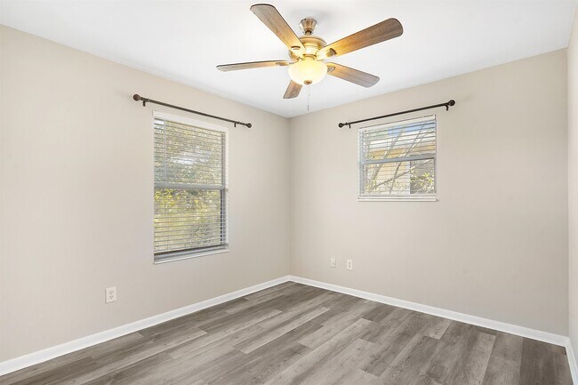 Building Photo - 207 9th St
