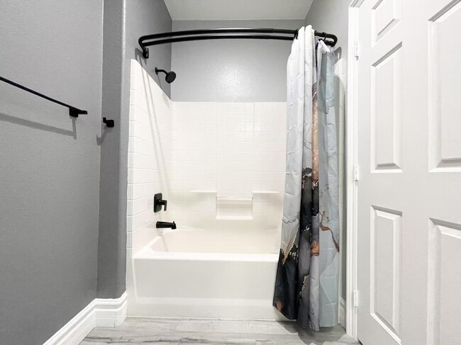 Building Photo - Welcome to a stunning 4-bedroom, 3-bath Home