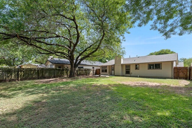 Building Photo - 1816 Goodson Ln