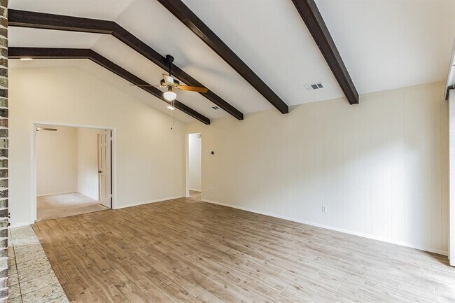 Building Photo - 2203 Farnswood Cir