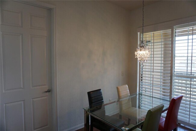 Building Photo - 719 Terrace Ridge Cir