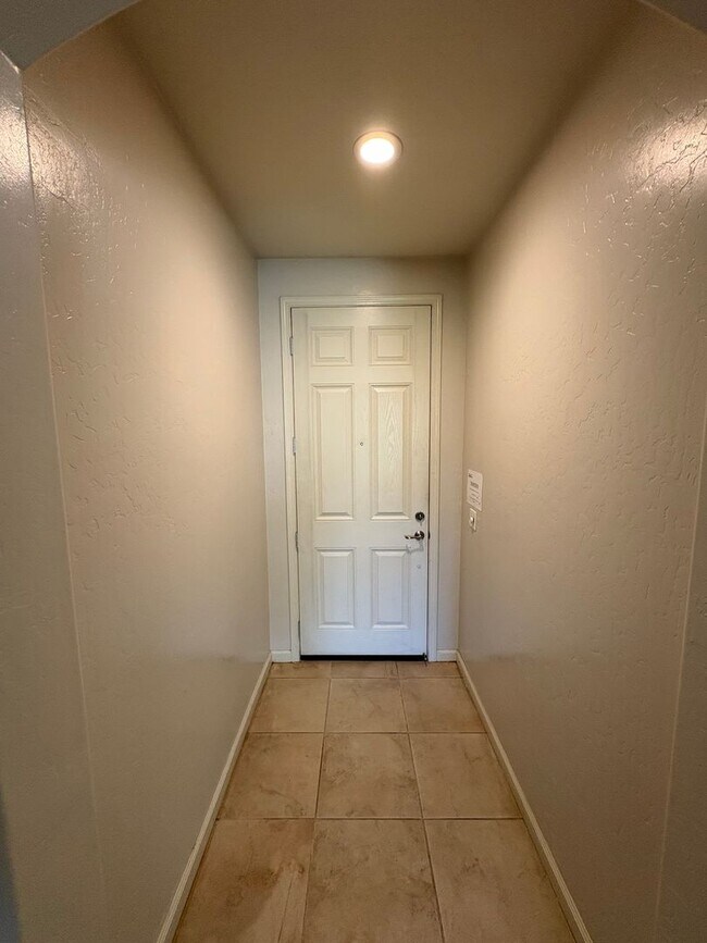 Building Photo - Lovely home available now!