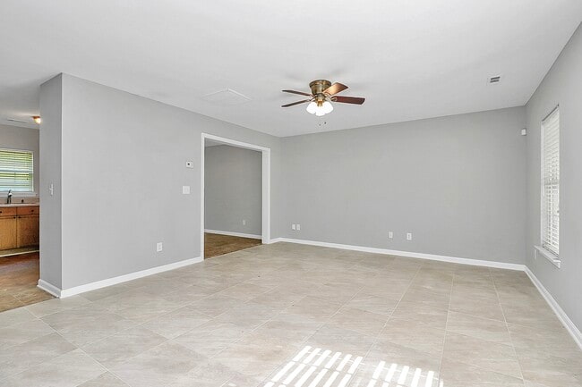 Building Photo - 5750 Laborde Ave