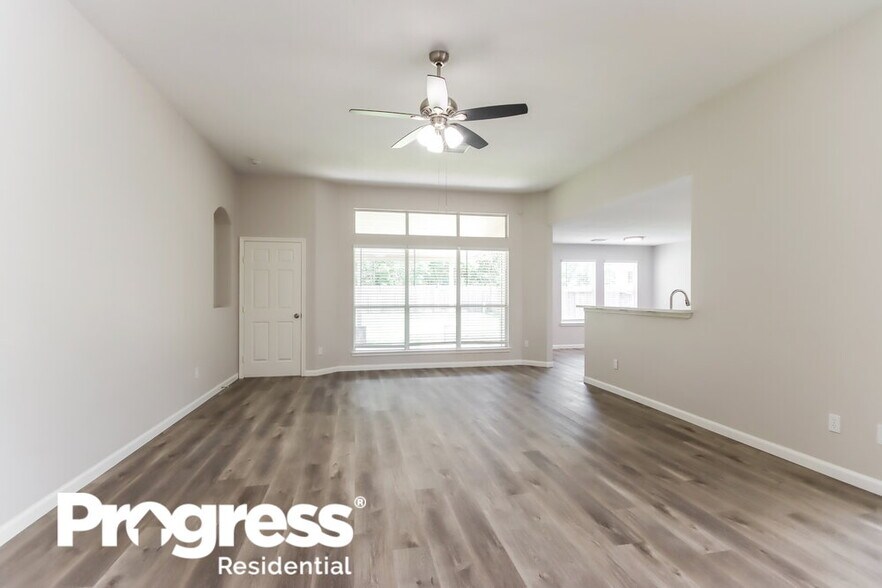 Building Photo - 910 Taylor Ridge Dr