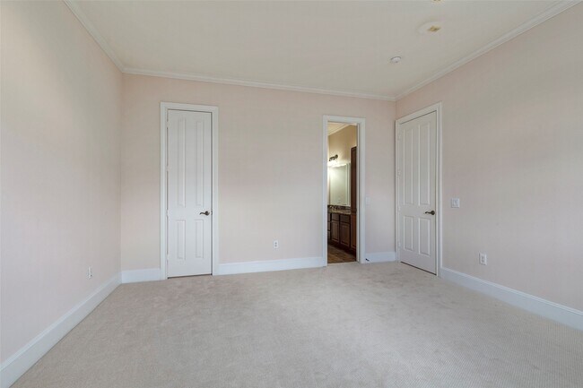 Building Photo - 7134 Mapleridge St