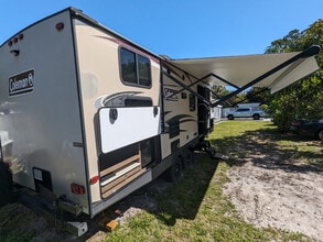 Building Photo - 6501 Plunkett St