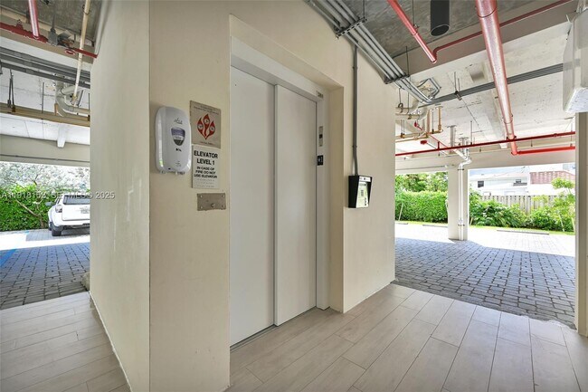 Building Photo - 1900 SE 2nd St