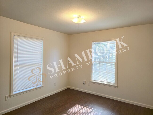 Building Photo - Central Waco Charm