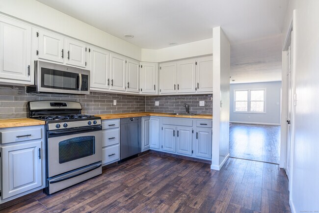 Building Photo - 84 Stillmeadow Cir