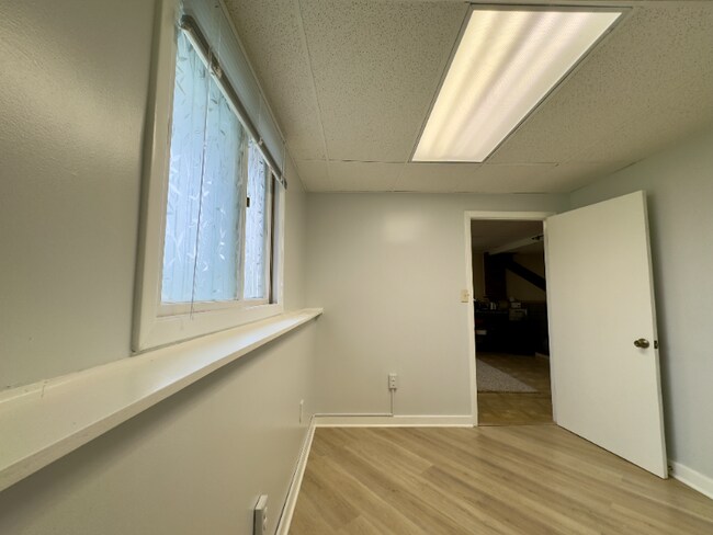 Building Photo - 111 White Oak Dr