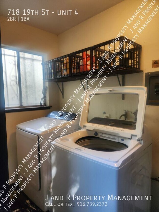 Building Photo - 718 19th St