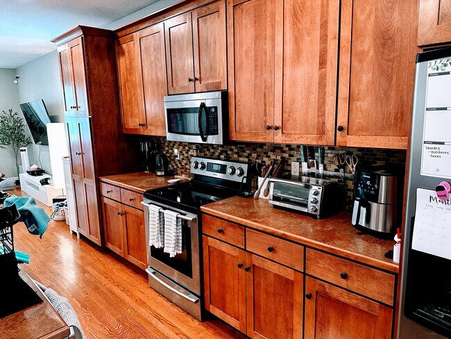 Kitchen Closup - 9239 Walnut St