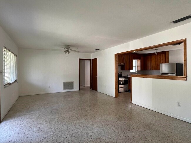 Building Photo - 58 Riberia St