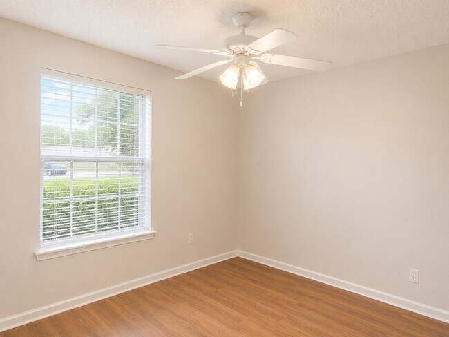 Building Photo - 2/2 In Hunter's Reserve - Water included in rent!