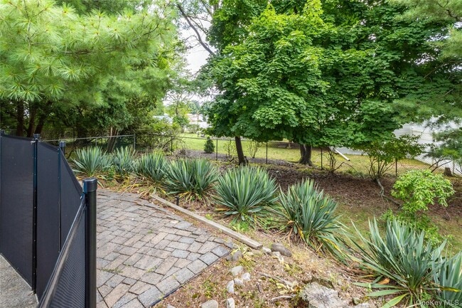 Building Photo - 31 Gleason Dr