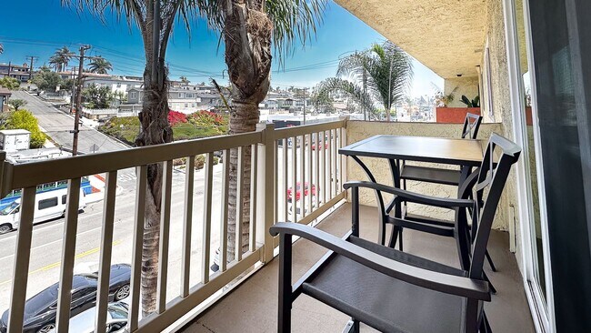 Building Photo - 1707 Pacific Coast Hwy
