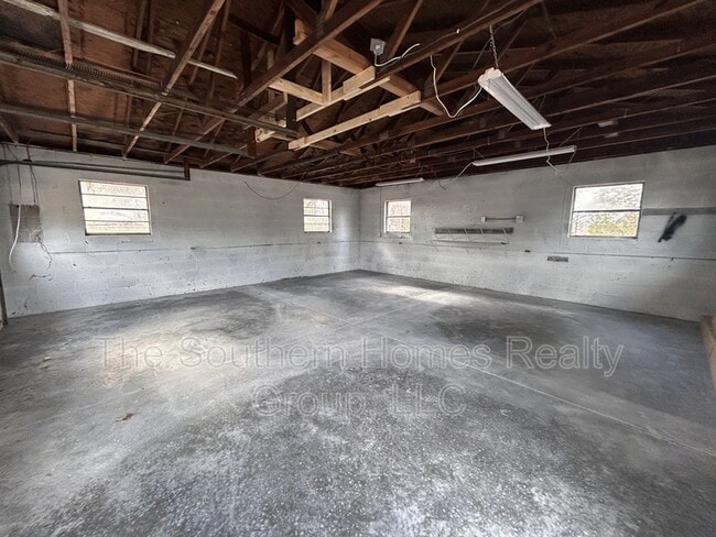 Building Photo - 1502 Richardson St