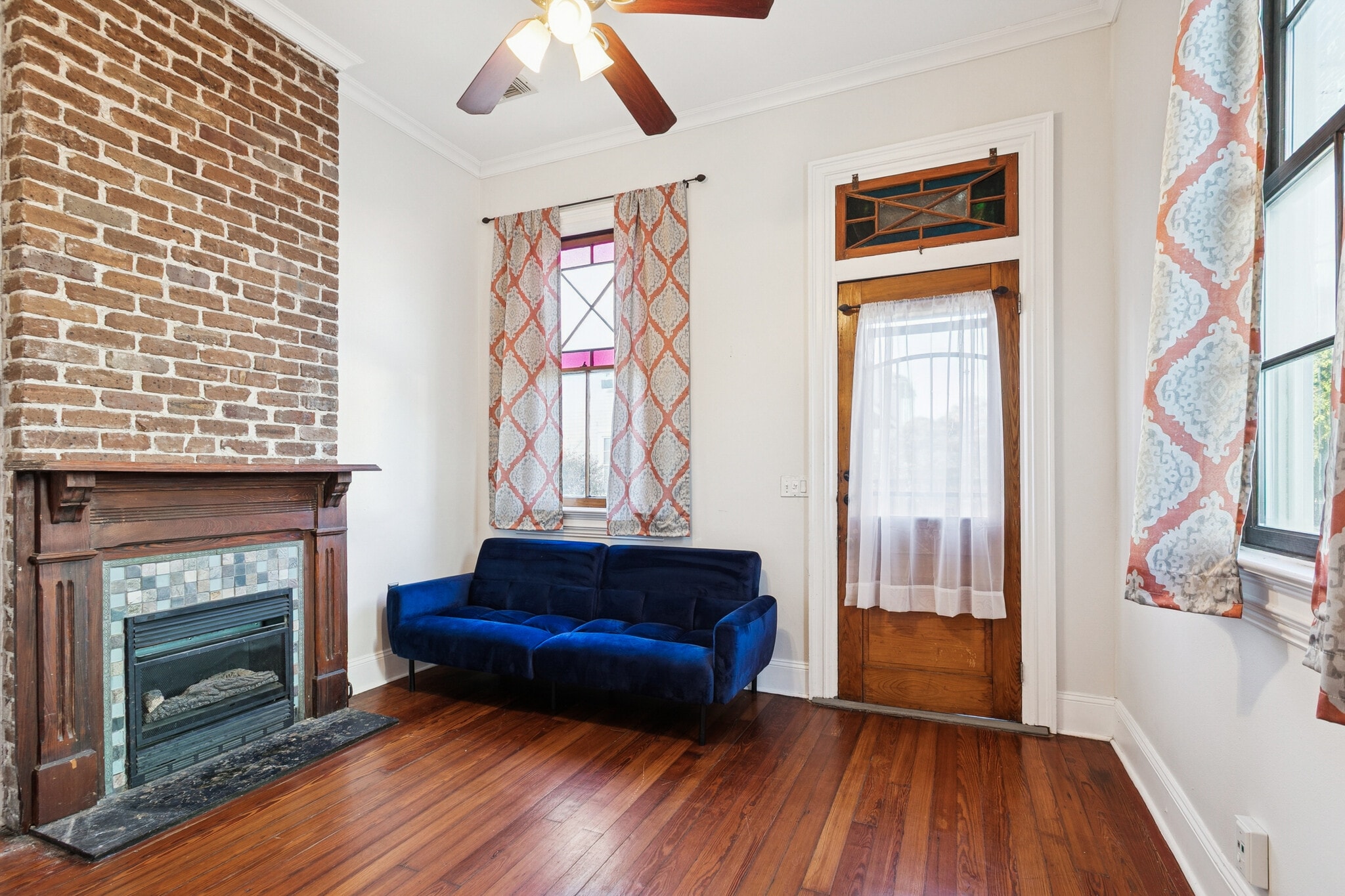 BLUE SOFA CAN STAY OR GO! - 2622 Annunciation St