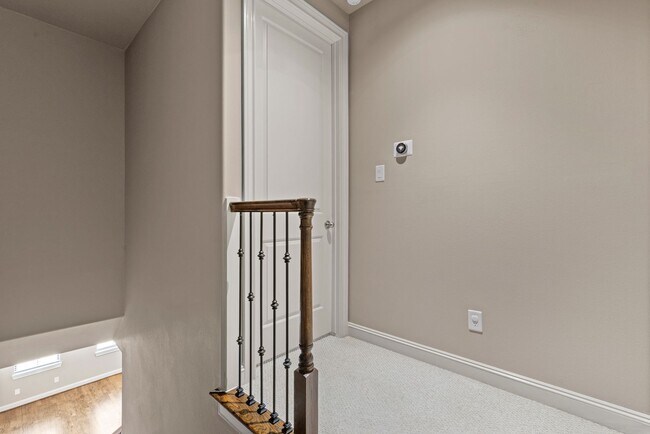 Building Photo - Luxury Townhouse in Fannin Station
