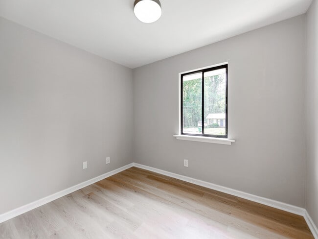 Building Photo - 4925 Springview Rd
