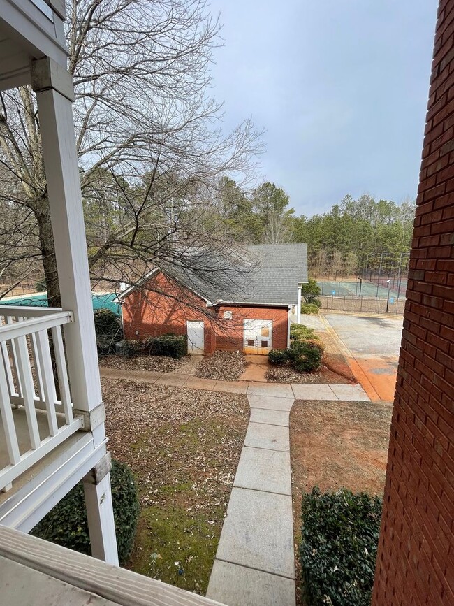 Building Photo - Newly Renovated 3 Bedroom Condo at a GREAT Price!