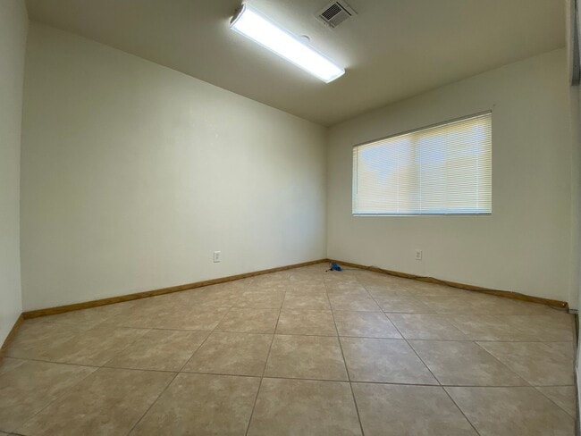 Building Photo - Single family home in Henderson