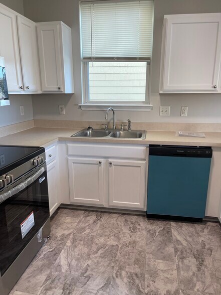 Building Photo - 902 Godwin St