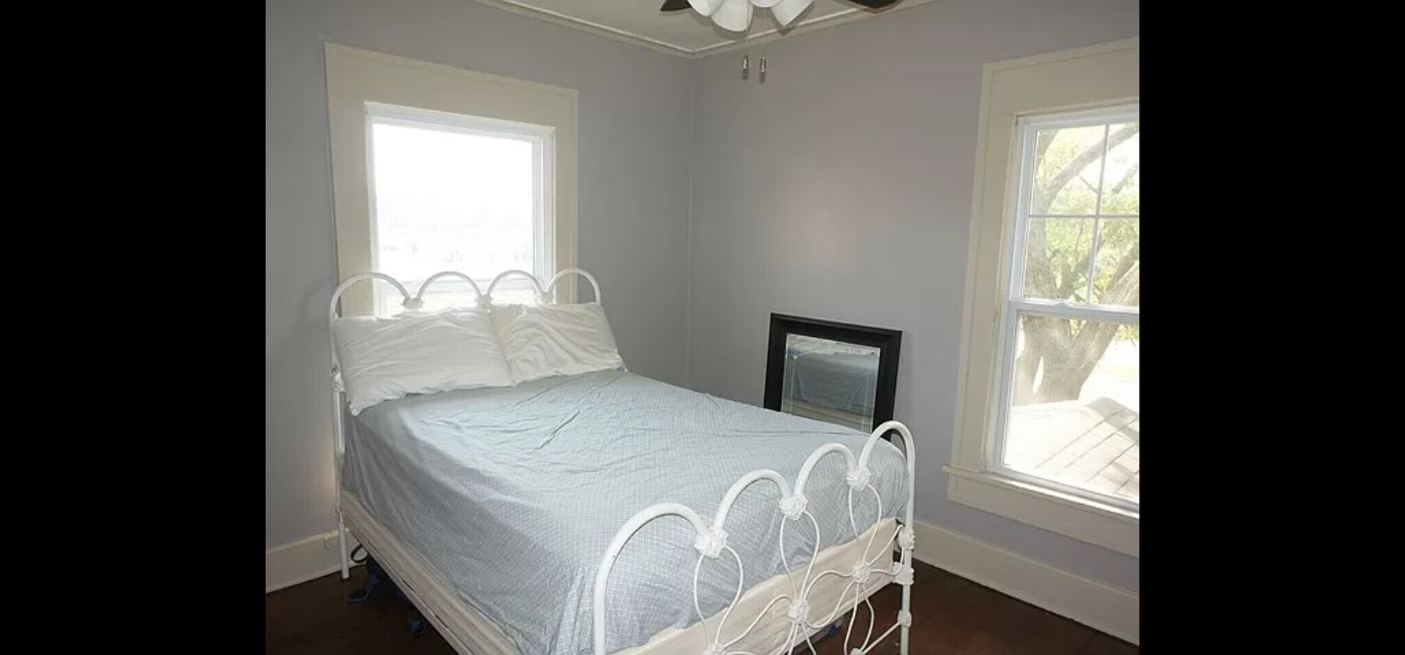 Building Photo - 901 S Broadway St