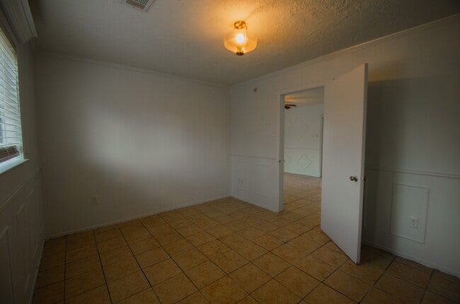 Building Photo - 8937 Etta St