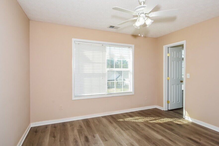 Building Photo - 217 E Skyline View