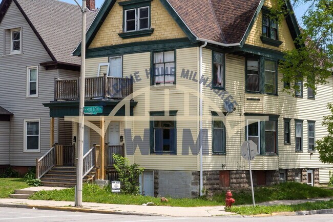 Building Photo - 2800 N Holton St