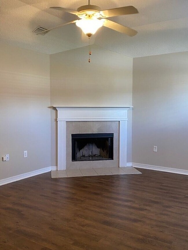 Building Photo - 25855 Argonne Dr