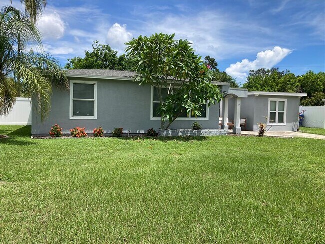 Building Photo - 7131 Orpine Dr N