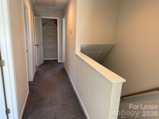 Building Photo - 2909 Old Field Rd