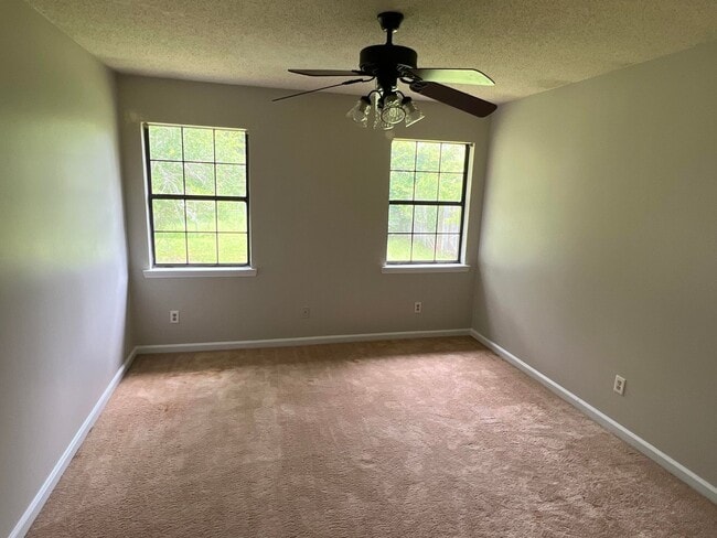 Building Photo - MOVE IN SPECIAL: $1000 OFF 1ST MONTH'S RENT!**