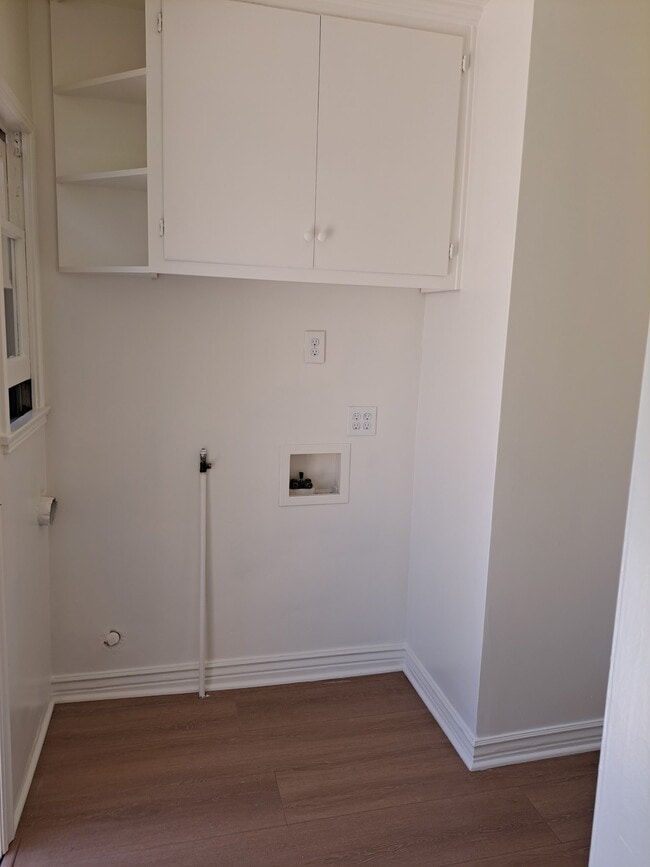 Laundry room - 4574 Viro Rd