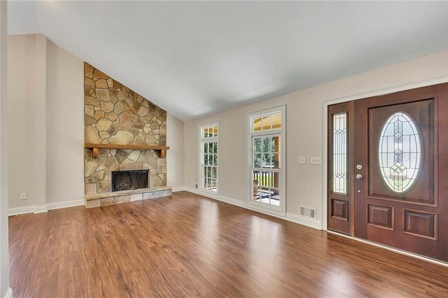Building Photo - 2460 Sims Dr NE